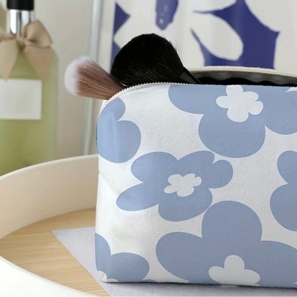 Makeup Bag - Picture 4 of 7